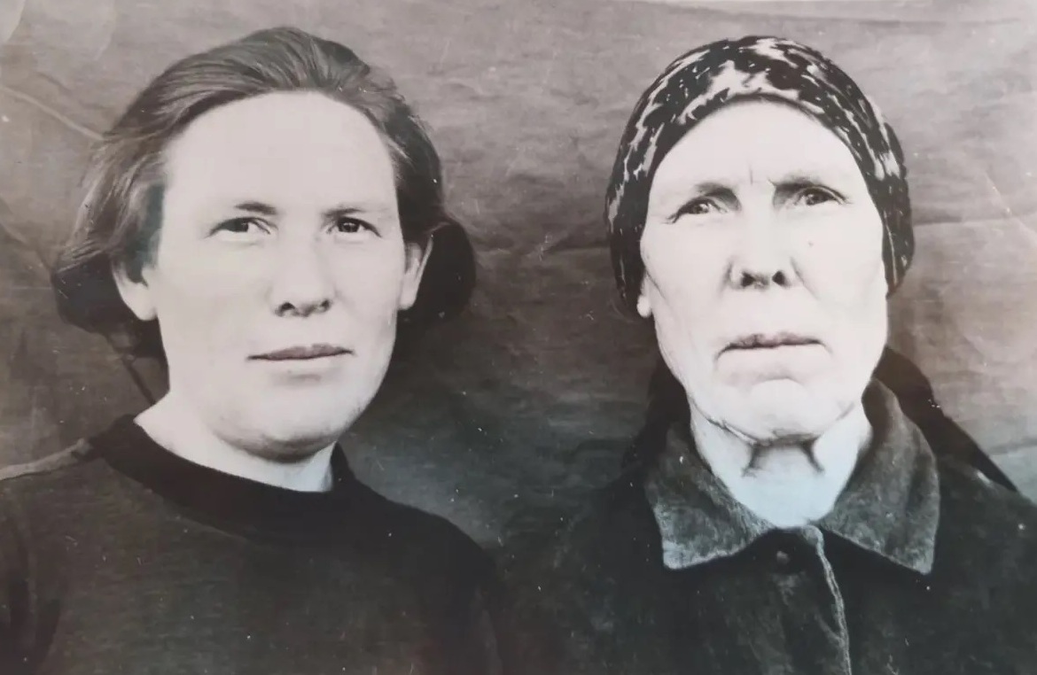 На снимке: Нечасова Мария Ивановна с дочерью Александрой Георгиевной